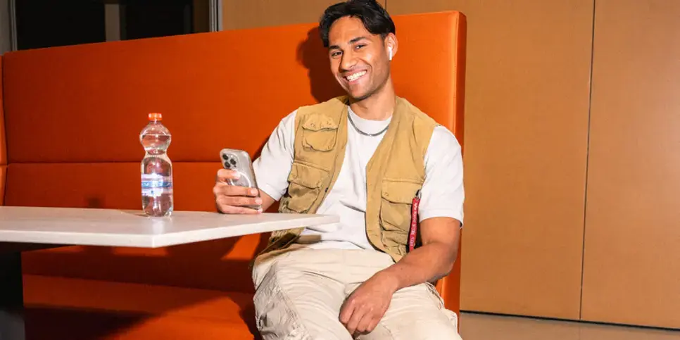 Social-Work student in bankje