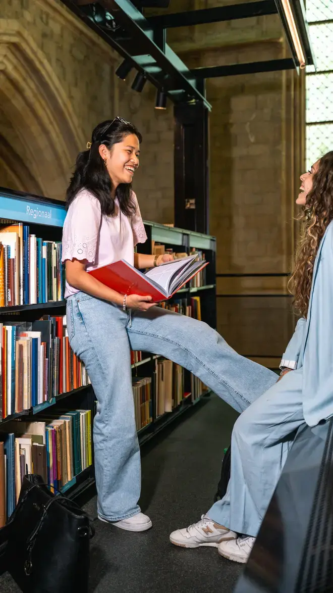 Studenten van Zuyd Hogeschool in boekenkerk Maastricht