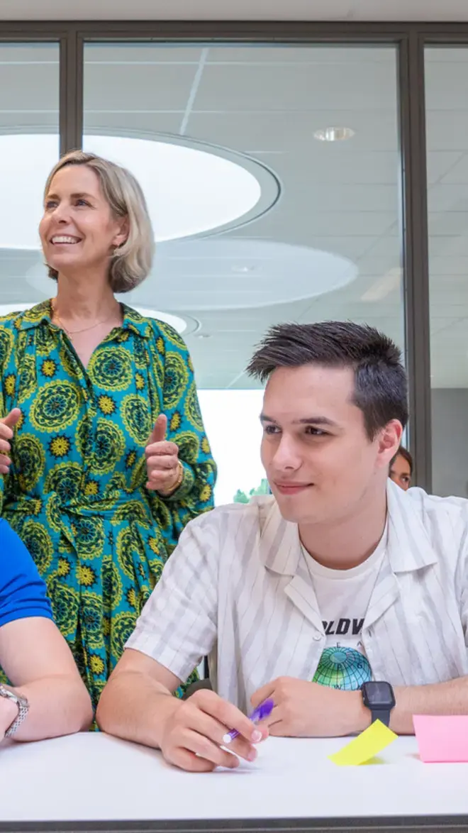 Finance ad - studenten met docent