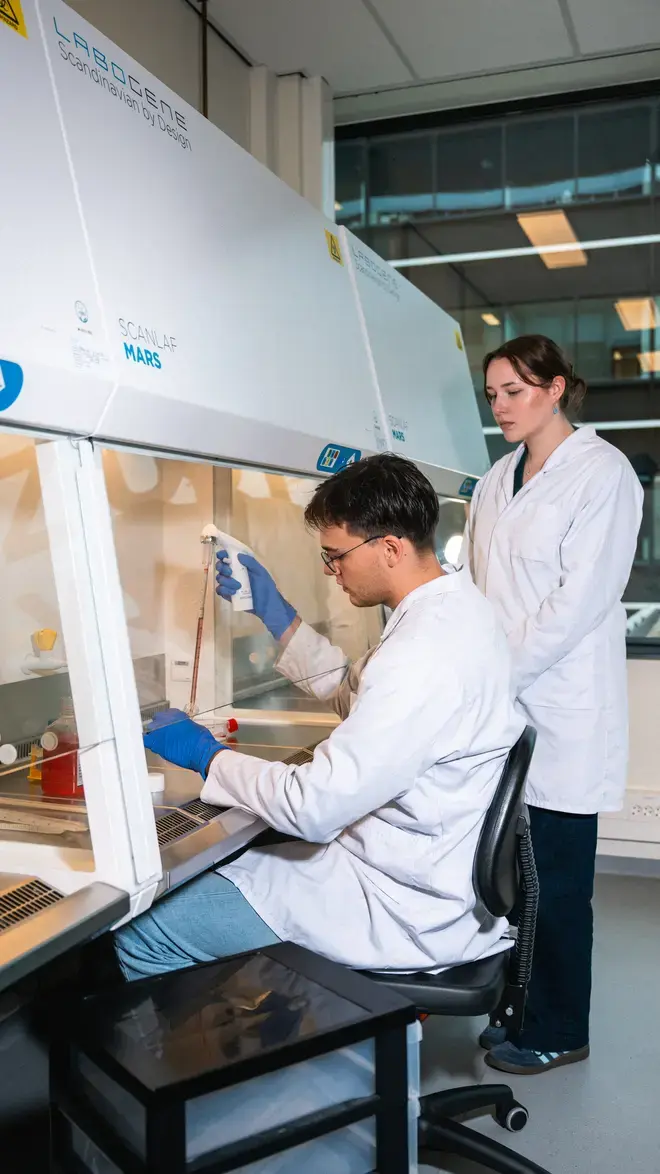 Applied Science - studenten voor kast