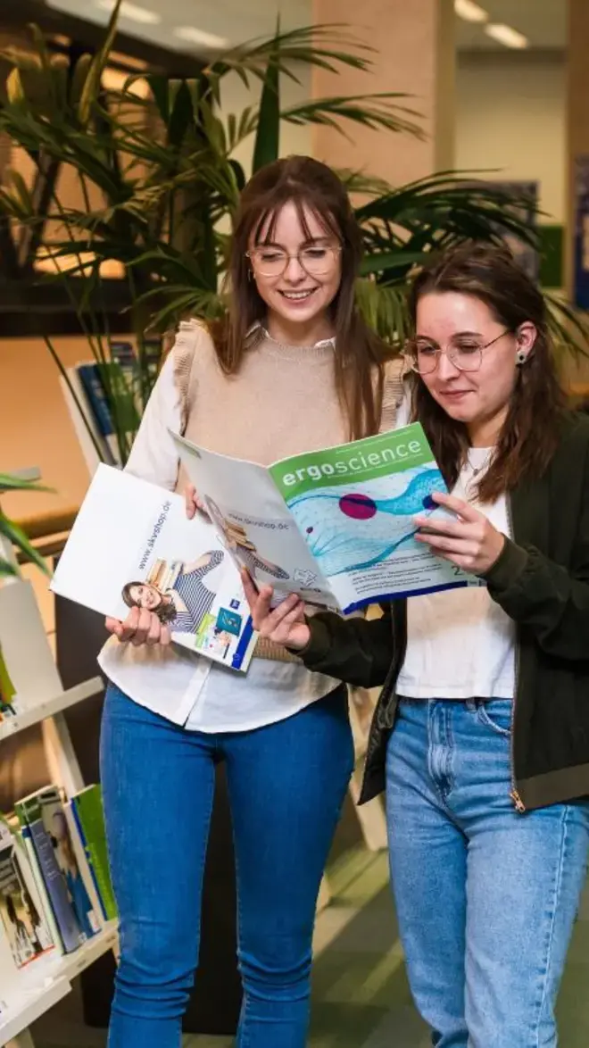 Ergotherapie BSG studenten in bieb.jpg