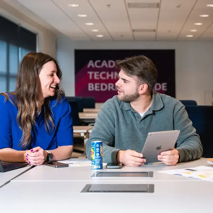 Technische bedrijfskunde jongen en meid