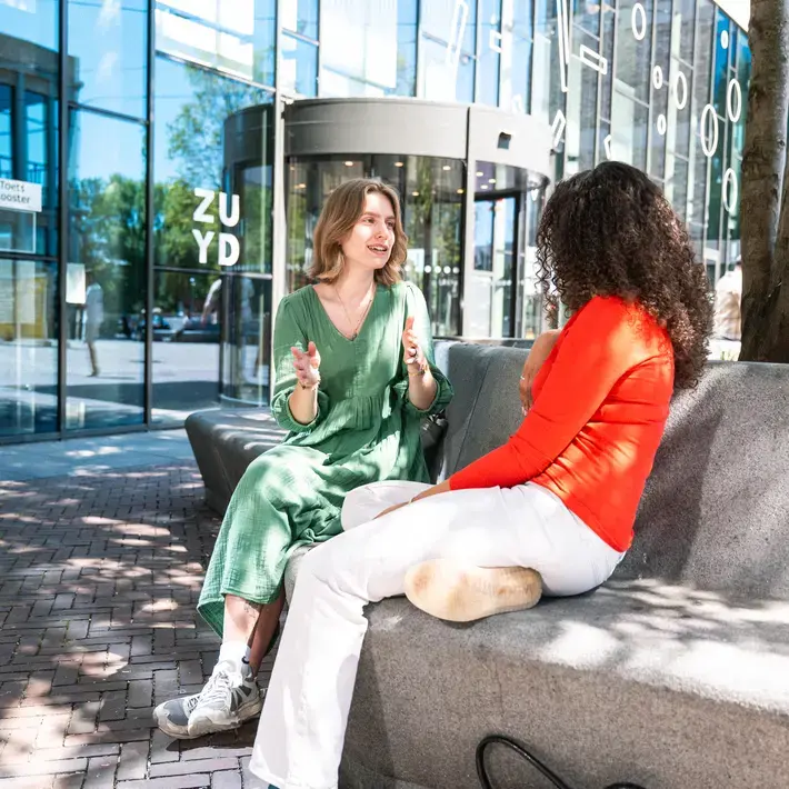  Zuyd Hogeschool studenten socialwork bank studentlife opleidingen