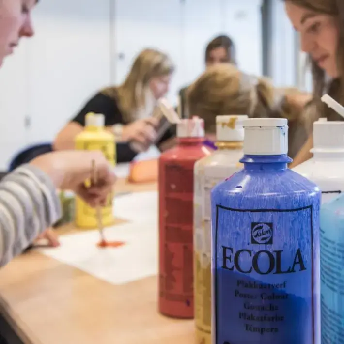 Leraar_basisonderwijs_studenten_verven_800x800.JPG