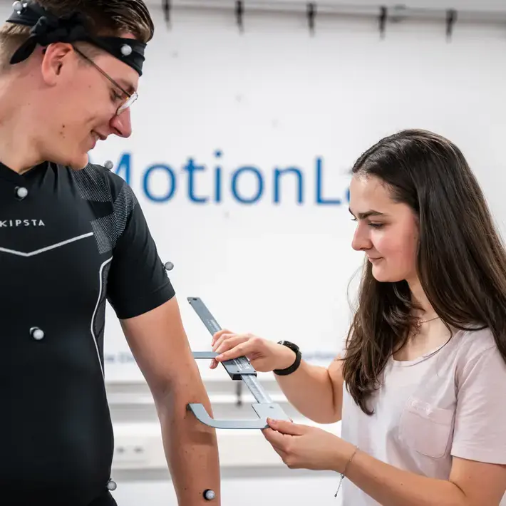 Mens en Techniek student meet bij student.jpg