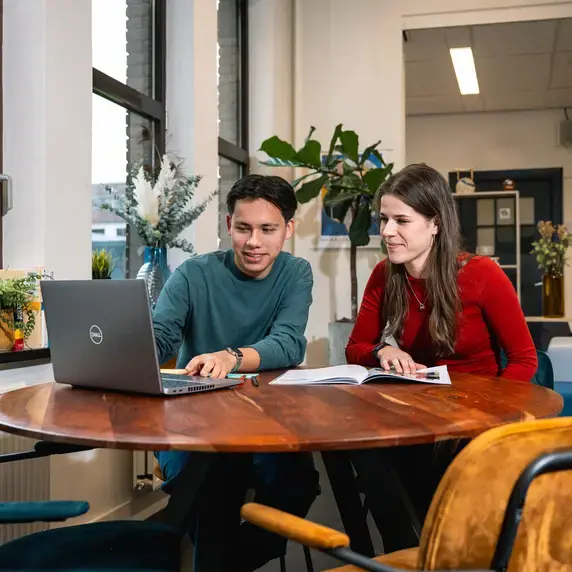 Internationale Communicatie en Talen meid en jongen