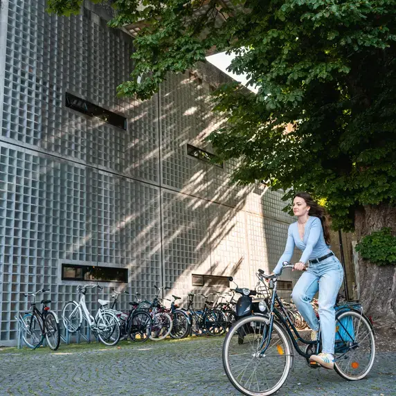 Fietsen Binnenplaats Samenrijden Zuyd Hogeschool Maastricht