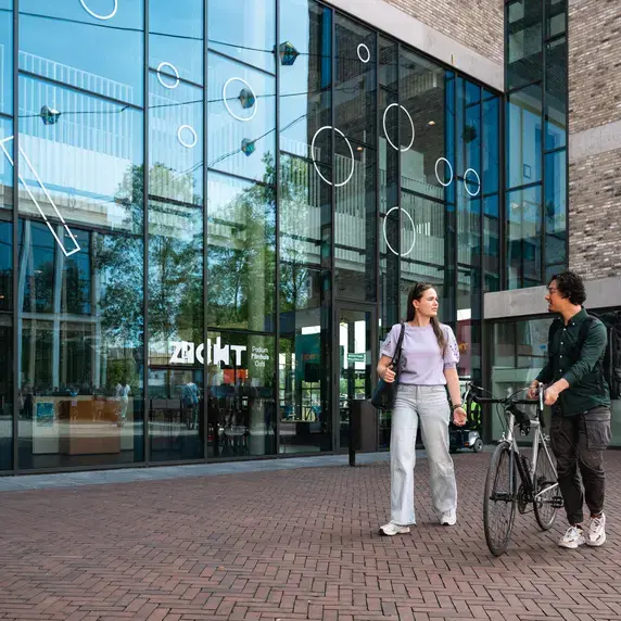 Lopen Buiten Ingang Zuyd Hogeschool Sittard