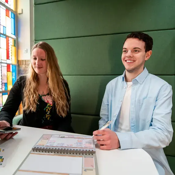 Vertaalacademie jongen en meid