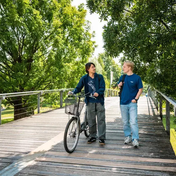 Fietsbrug Praatje Lachend Zuyd Hogeschool Heerlen