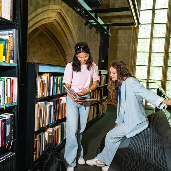 Bibliotheek Boeken Lachend Zuyd Hogeschool Internationaal