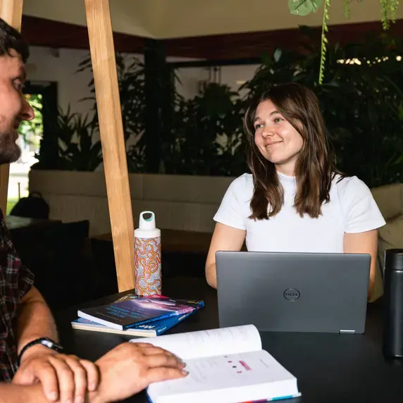 Vergadering Gesprek Lachend Zuyd Hogeschool Maastricht