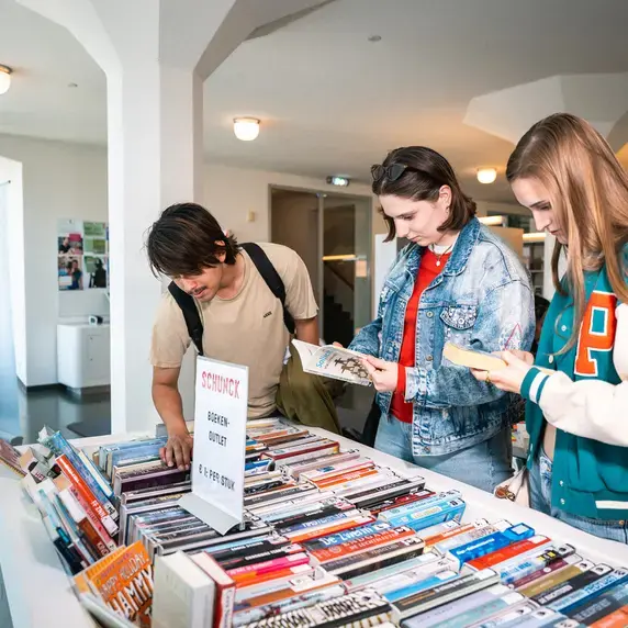 Slices of student life glaspaleis