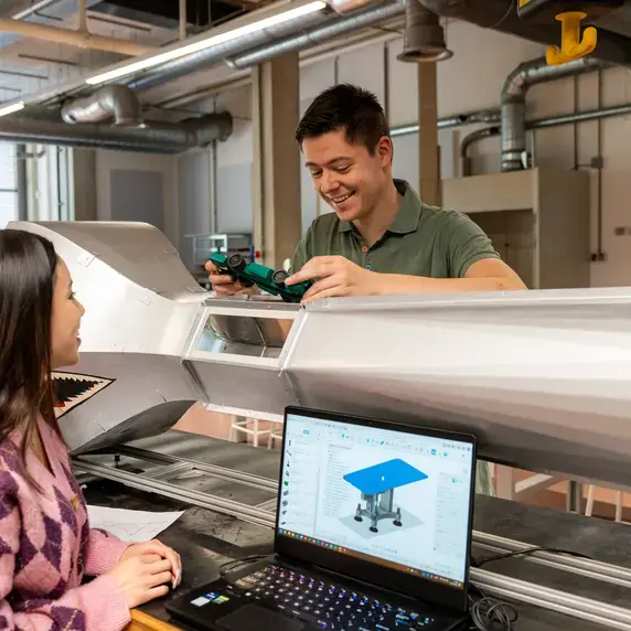 Engineering - meisje achter apparaat