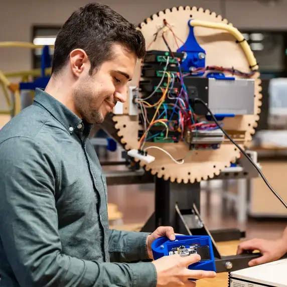 Engineering - student aan het werk