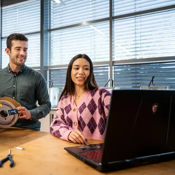 Engineering - studenten met 3d printer