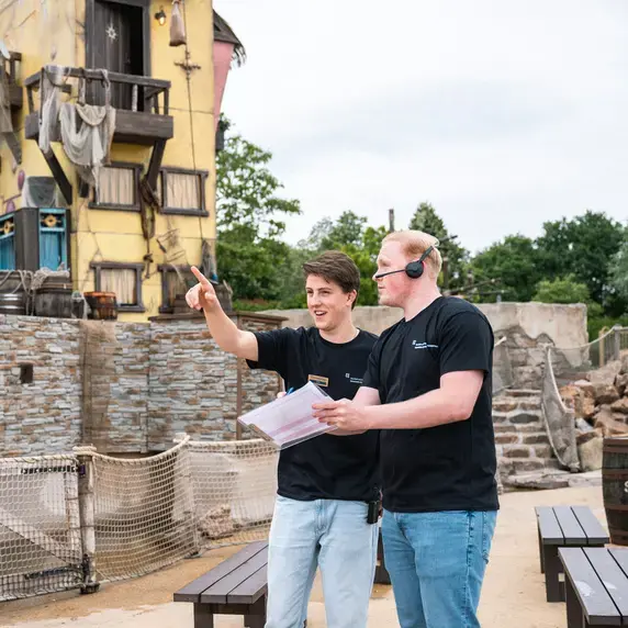 TEM - studenten in pretpark aan het werk