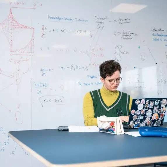  Zuyd Hogeschool student laptop lokaal studentlife opleidingen