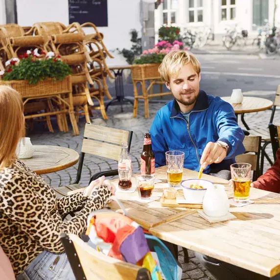 Zuyd Hogeschool studenten terras eten drinken studentlife