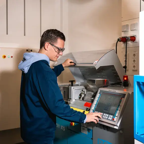 Applied Science - student met apparaat