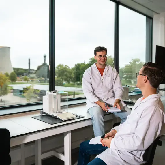 Applied Science - studenten lachend