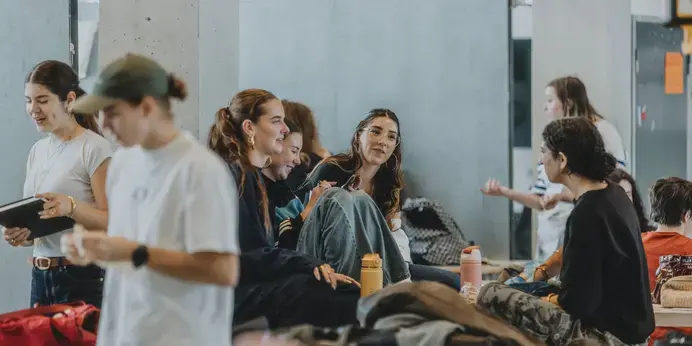 ABK DBKV Design - student gezellig samen kletsen