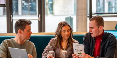 Commerciele Economie - studenten overleggen