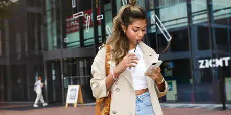  Zuyd Hogeschool student drinken buiten studentlife