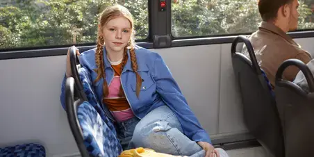 Zuyd Hogeschool student in bus studentlife