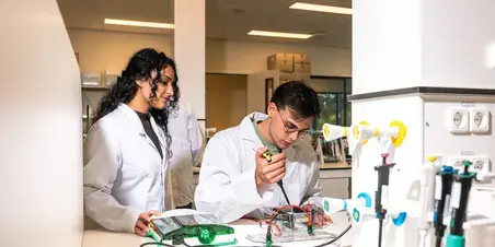 Applied Science - studenten werken samen