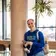 Business Studies - student leunt tegen paal