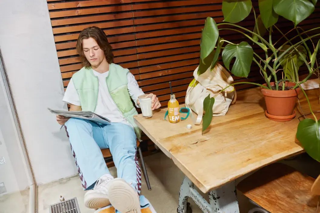  Zuyd Hogeschool student lezen drankje studentlife