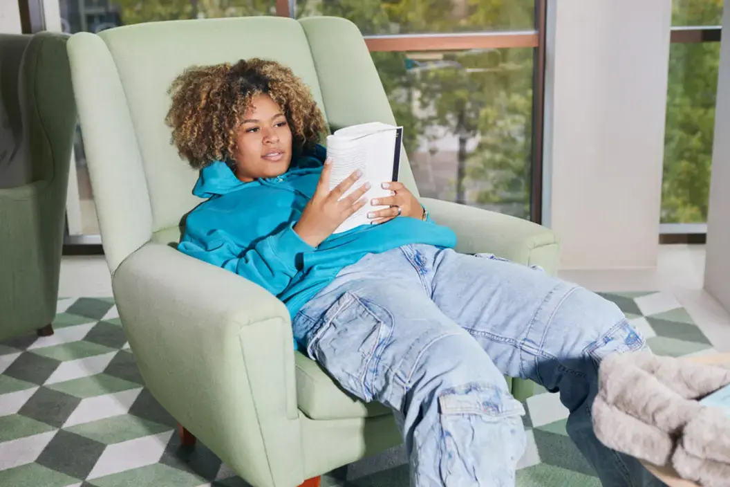  Zuyd Hogeschool student relax boek studentlife